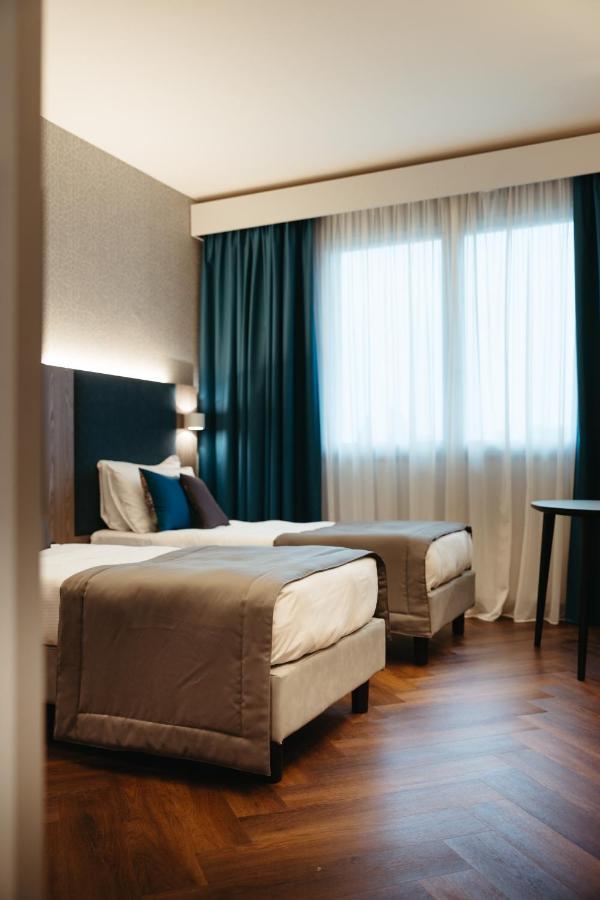 גרוגליאסקו Hotel Motel Prestige מראה חיצוני תמונה